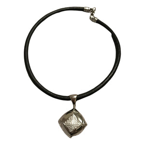 Bvlgari pyramide white white gold necklaces