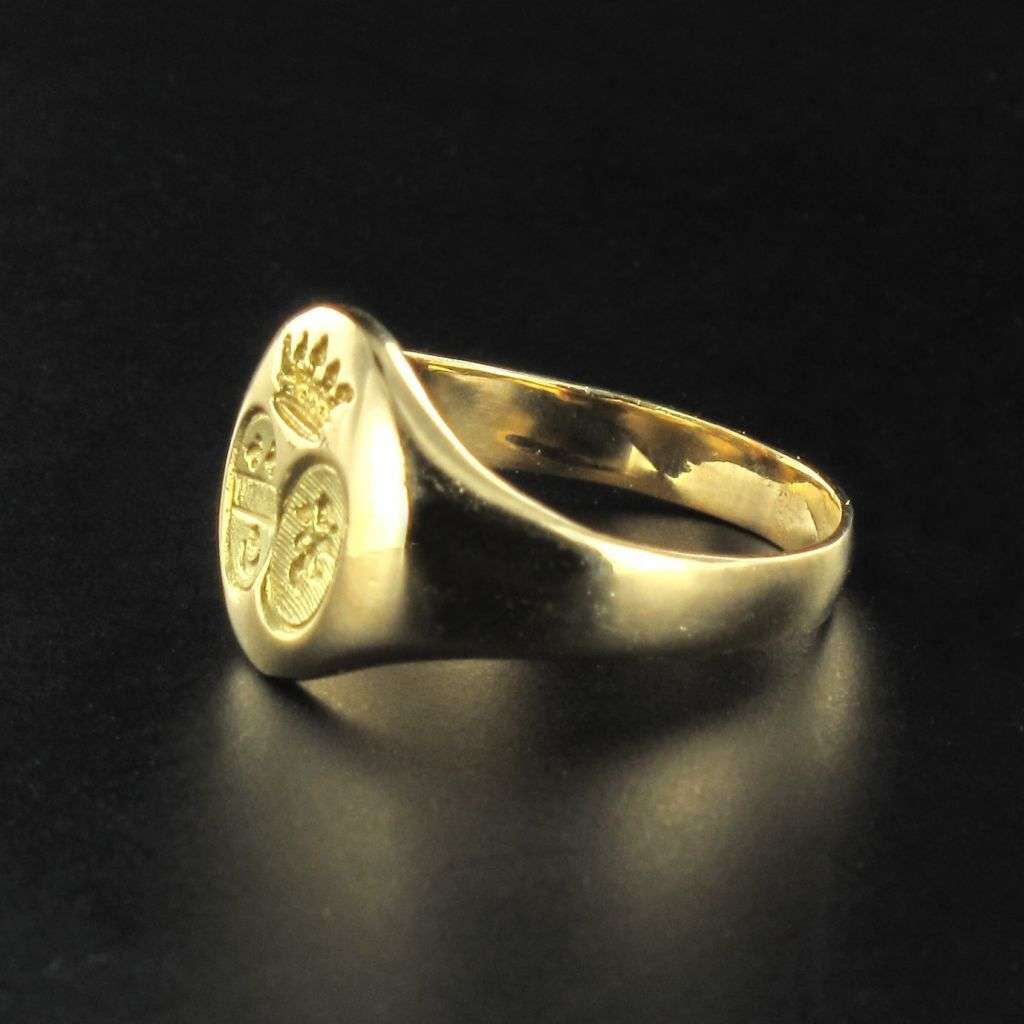 Signet gold woman