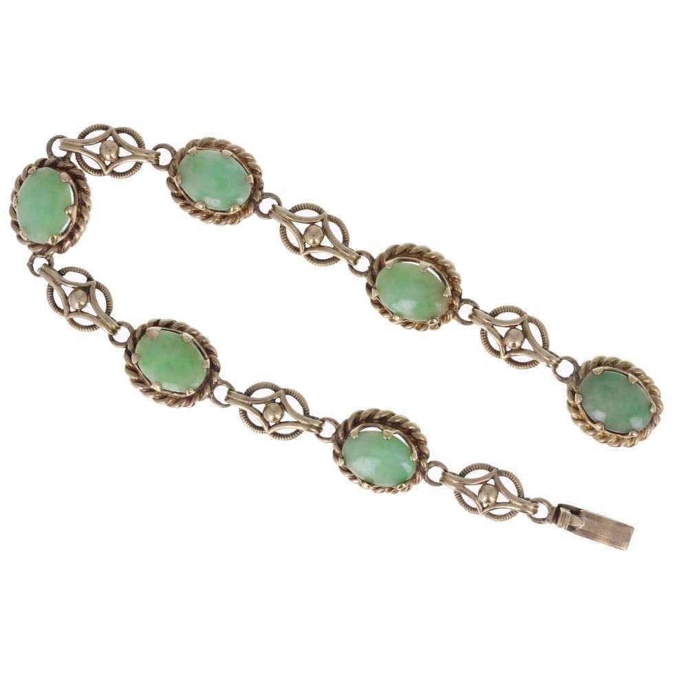 Cabochon Jade Bracelet in Yellow Gold