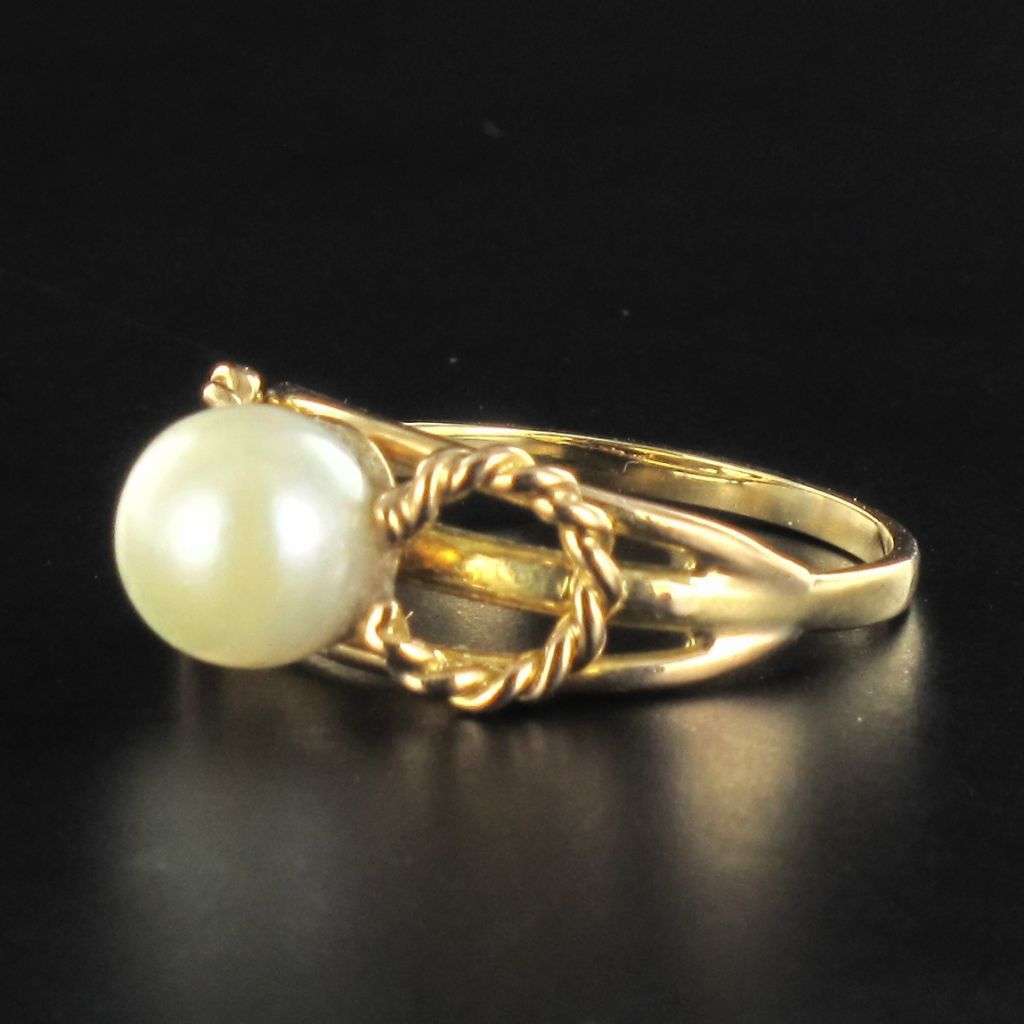 Gold twisted pearl ring