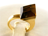 GUCCI RING CHIODO COCKTAIL IN 18KT YELLOW GOLD AND FUMÈ QUARTZ
