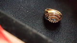 18 kt yellow gold ringWith a central sapphire and natural white diamonds1.54 ct, colour: D, clarity: VVS1 ☆☆☆☆☆ Very Low Reserve Price ☆☆☆☆☆