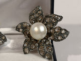 Excellent large pair of earrings in 14 kt gold with silver cupel and 6 ct diamonds and Sicilian pearls, 1950s