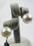 18 kt gold earrings with Mabe pearls with a 20 mm diameter and diamonds for 0.24 ct - Pearl dimensions: 20 mm