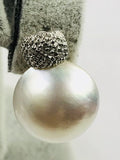 18 kt gold earrings with Mabe pearls with a 20 mm diameter and diamonds for 0.24 ct - Pearl dimensions: 20 mm