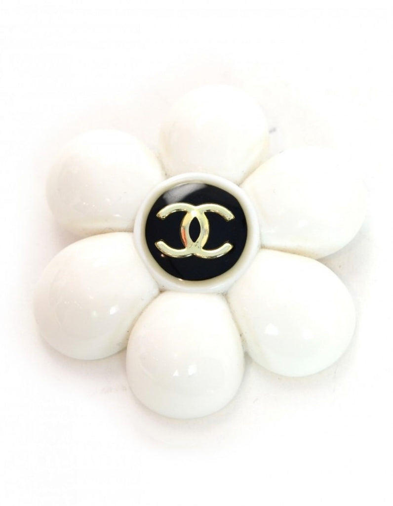 Chanel Vintage '96 CC White Daisy Flower Brooch/Pin – Luxify Marketplace