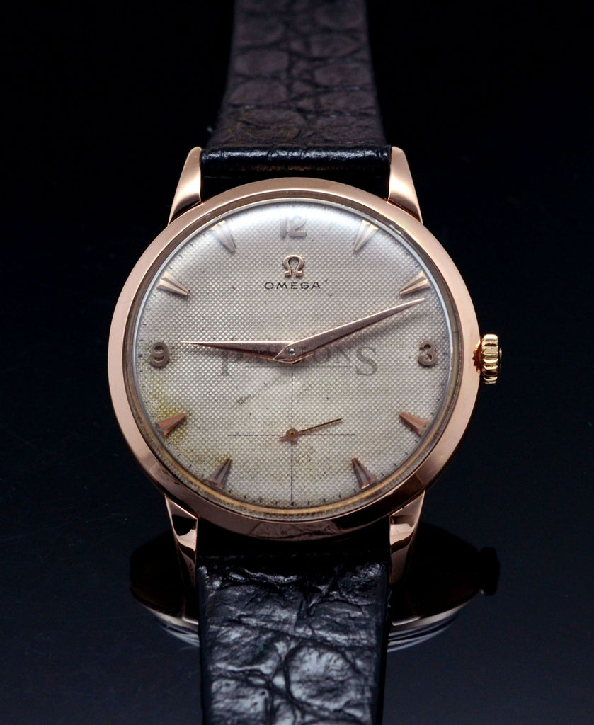 Omega, vintage 36mm C.1952 Hob-nail dial small seconds manual winding in 18KPG
