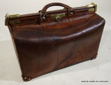 Louis Vuitton leather  \"  doctor\"  bag      /  sac de voyage en cuir