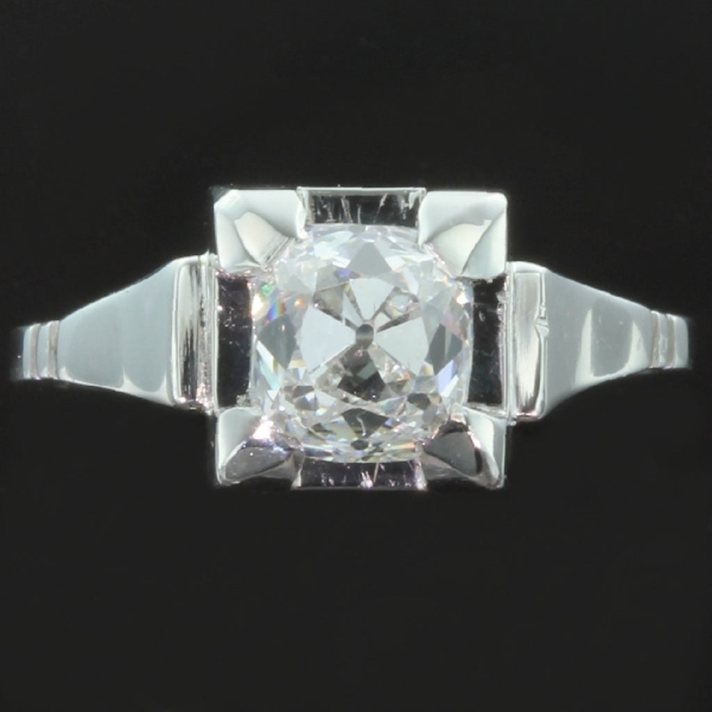 Art Deco engagement ring with diamond